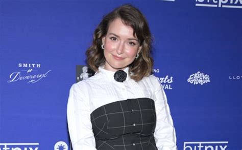 Milana Vayntrub’s Bio, Height, Weight,。